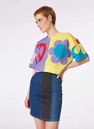 Moschino Jeans Yuvarlak Yaka Desenli Çok Renkli Kadın T-Shirt 241K1A0704