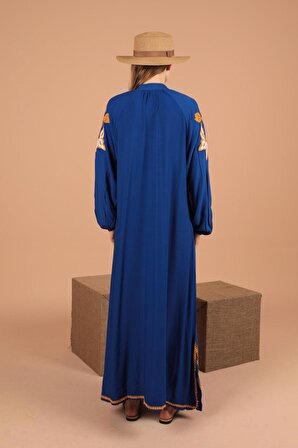 Önü ve Kolları Büyük Nakış Detaylı Bol Kalıplı /Oversize Viskon Kumaşlı Kadın Elbise Saks Yaz/Bahar