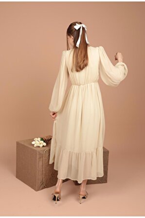 Yakası Güpür Detaylı V Yakalı Uzun Kollu Düz Kalıplı Şifon Kumaşlı Kadın Elbise  Bej Yaz / Bahar