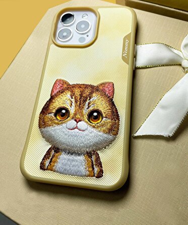iPhone 14 Pro Max Cat Serisi Nakış işlemeli Gold Detaylı Kılıf Sarı