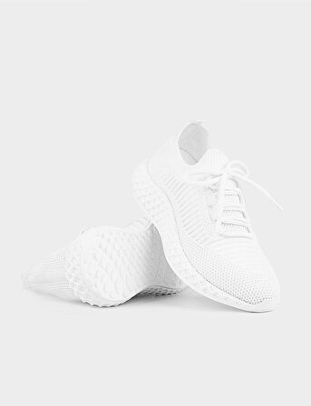 Beyaz Bağcıklı Kadın Spor Ayakkabı