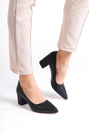 Renzo Sivri Burun Alçak Topuk Günlük Şık Kadın Siyah Ayakkabı
