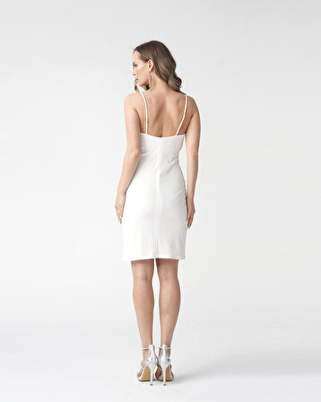 Kadın Beyaz Degaje Yaka Askılı Kadife Elbise 