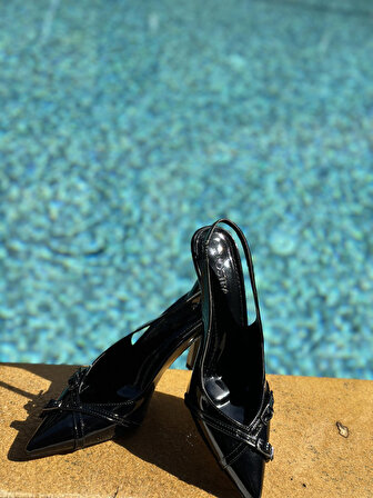 Olivia Çift Bantlı Toka Detaylı Rugan Kadın Topuklu Ayakkabı