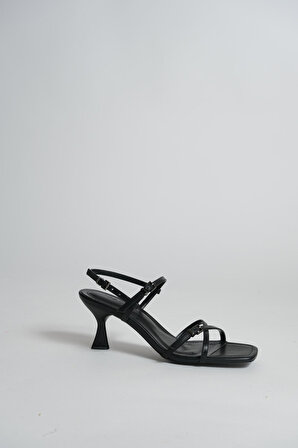 Kelvin Siyah Çapraz Bantlı Topuklu Sandalet