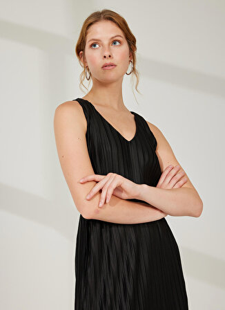 Armani Exchange V Yaka Düz Beyaz Diz Altı Kadın Elbise 3RYA24