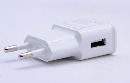 Zore Z-11 USB Hızlı Şarj Aleti Beyaz