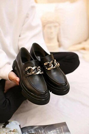 Kadın Günlük Siyah Loafer Gümüş Zincir Detay Ayakkabı 