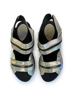 Gümüş Parlak Kadın Deri Sandalet
