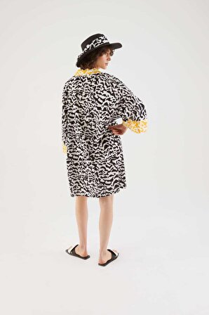 Yakalı Zebra Desenli Tunik Standart Renk