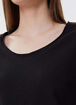 Lee Cooper Geniş Yaka Normal Kalıp DüzSiyah Kadın T-Shirt - 222 LCF 242007