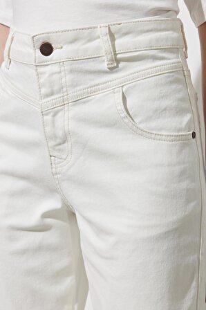 Mom Fit Yüksek Bel Dar Paça Beyaz Esnek Jean Kot Pantolon