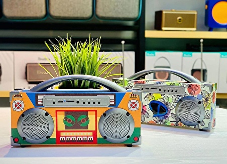 Coverzone Nostalji Radyo Retro Moddel Taşınabilir Şarjlı ve Bluetooth Stereo Ses Modu Renkli ve Şık Tasarımı İle İster Tatilde Kampda Evde İşyerinde İster Dekoratif Çocuk ve Genç Odası için Hediyelik