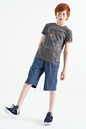 Koyu Gri Kol Ucu Renkli Detaylı Baskılı Standart Kalıp Erkek Çocuk T-Shirt - 11156 | 13-14 Yaş