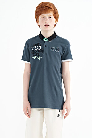 Orman Yeşili Yazı Nakış Detaylı Standart Kalıp Polo Yaka Erkek Çocuk T-Shirt - 11085 | 14-15 Yaş