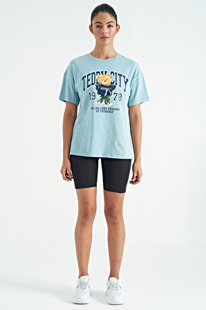 Açık Mavi Ayıcık Baskılı O Yaka Düşük Omuzlu Oversize Kadın T-Shirt - 02182 | M