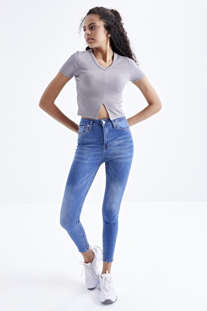 Gri Basic Önü Yırtmaçlı V Yaka Kadın Crop Top - 97206 | M