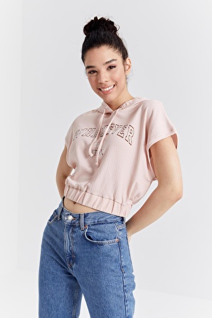 Somon Kapüşonlu Yazı Baskılı Beli Lastikli Bürümcük Kumaş Kadın Crop Top T-Shirt  - 97230 | XL