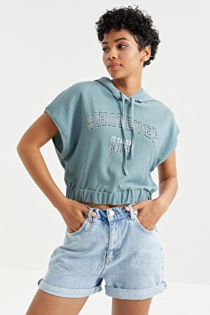 Mint Yeşili Kapüşonlu Yazı Baskılı Beli Lastikli Bürümcük Kumaş Kadın Crop Top T-Shirt  - 97230 | XL