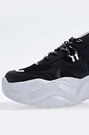 Siyah - Beyaz Bağcıklı Yüksek Taban File Detaylı Kadın Spor Ayakkabı - 89201 | 40