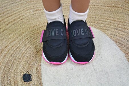 Move On Hafif Tabanlı Esnek Tek Cırtlı Kız Çocuk  Ayakkabı Siyah-Fuşya