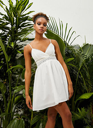 Koton V Yaka Dantel Beyaz Kısa Kadın Elbise 3SAL80040IW