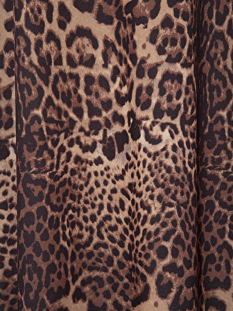 Sırtı V Yaka Askı Detaylı Rahat Kesim Leopar Desen Örme Elbise - Leopar Desenli