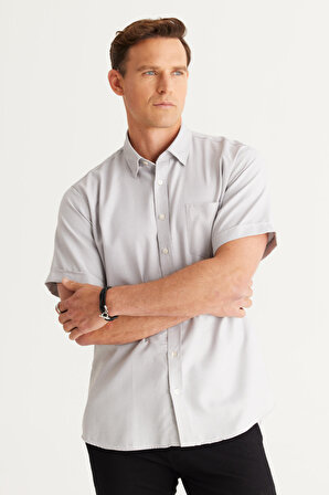 Erkek Beyaz-Siyah Comfort Fit Geniş Kesim Düğmeli Yaka Cepli Armürlü Gömlek