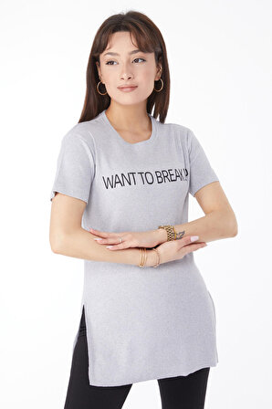 Düz Bisiklet Yaka Kadın Gri Baskılı Yırtmaçlı T-shirt - 24791