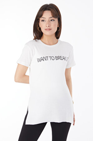 Düz Bisiklet Yaka Kadın Beyaz Baskılı Yırtmaçlı T-shirt - 24791