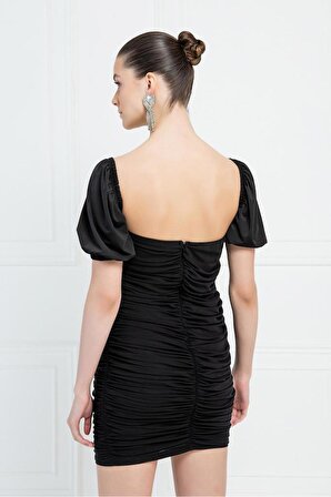 OLLEVRA Siyah Kare Yaka Büzgülü Elbise Kadın
