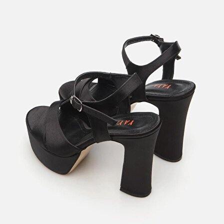 Siyah Yaya Kadın Topuklu Sandalet