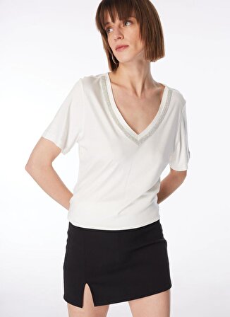 Fabrika Comfort Kırık Beyaz Kadın V Yaka Basic T-Shirt FC4SL-TST0760