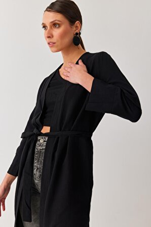 Kadın Siyah Kuşaklı Yırtmaçlı Uzun Kimono