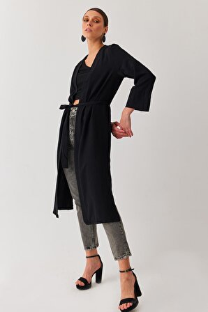 Kadın Siyah Kuşaklı Yırtmaçlı Uzun Kimono