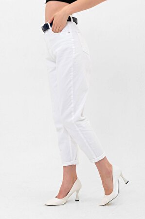 Kadın Beyaz Renk Yüksek Bel Likralı Denim Kumaş Mom Fit Yüksek Bel Jean