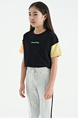 Siyah Yazı Baskılı O Yaka Düşük Omuzlu Oversize Kız Çocuk T-Shirt - 75130 | 13-14 Yaş