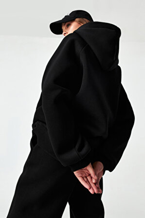 Kadın Siyah Renk Kapüşonlu Süper Oversize İçi Şardonlu Sweatshirt