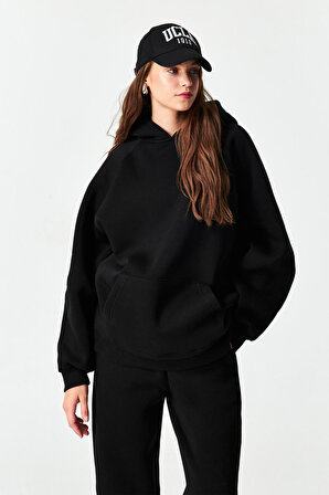 Kadın Siyah Renk Kapüşonlu Süper Oversize İçi Şardonlu Sweatshirt