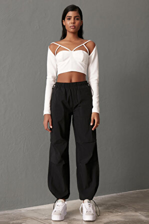 Kadın Siyah Renk Paraşüt Kumaş Paça ve Bel Lastikli Bol Kesim Pantolon