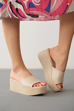 Shoes 813-24 Deri Trend Fashıon Dolgu Topuklu  Kadın Terlik