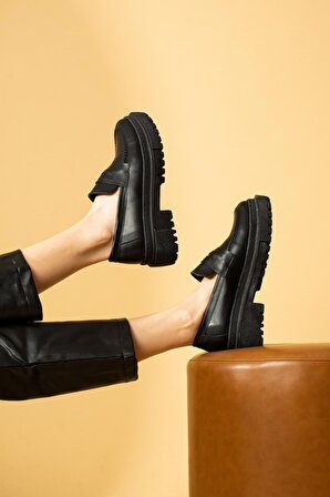 Kristen Kadın Siyah Deri Zincirli Loafer Ayakkabı