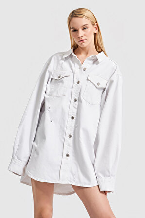 Kadın Beyaz Renk Yırtık Detaylı Oversize Denim Ceket Gömlek