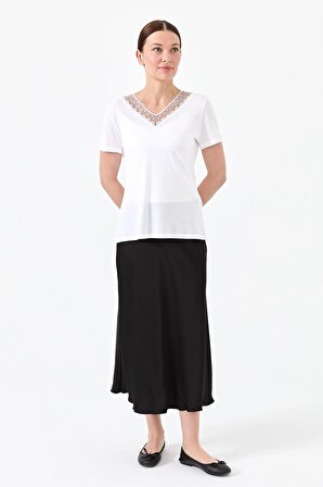 Desen V Yaka Standart Kalıp Yaka Detaylı Kısa Kollu Beyaz Kadın Bluz 23123451