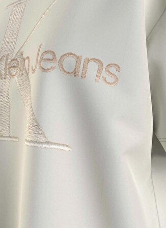 Calvin Klein Jeans Bisiklet Yaka Baskılı Ekru Kadın T-Shirt J20J222974YBI