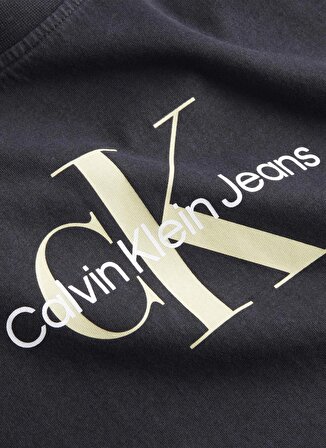 Calvin Klein Jeans Bisiklet Yaka Baskılı Siyah Kadın T-Shirt J20J223272BEH