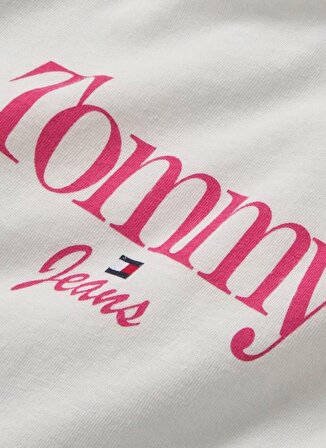 Tommy Jeans Bisiklet Yaka Beyaz Kadın T-Shirt DW0DW13696YBL BEYAZ T-SHIRT