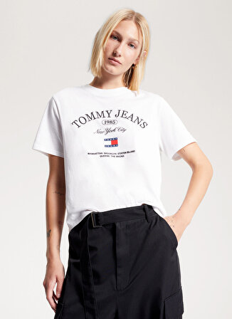 Tommy Jeans Bisiklet Yaka Baskılı Beyaz Kadın T-Shirt DW0DW16835YBR