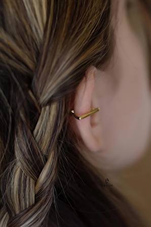 Sarı Renk Gold Üçgen 925 Ayar Gümüş Kıkırdak Earcuff Küpe