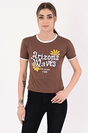 Kol Ve Yaka Biyeli Yazılı Tişört Arizona